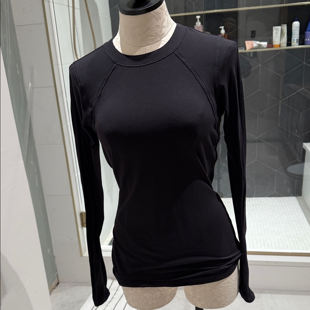 Lululemon Layer Me long sleeve size 6